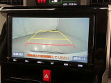 車庫入れや後方操作をサポート!苦手な駐車も安心のバックモニター付きです♪ガイド線も表示されますので、どこまで下がれば良いか目安にもなります☆