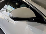 メルセデスの認定中古車「サーティファイドカー」には、最大100項目にも及ぶ点検・整備項目が設定されています>