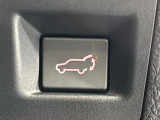 【パワーバックドア】スマートキーや運転席のボタンを押すだけでリアゲートが自動で開閉します!荷物を持っている時や、高い位置にあるバックドアを閉める際に便利な機能です♪
