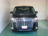 明度の高いLEDヘッドライトで、夜間の運転も安心です。