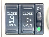 【両側パワースライドドア】スマートキーや運転席のスイッチで後席両側スライドドアの開閉が可能♪電動だから力を入れてドアを開ける必要が無く、小さなお子様でも簡単に開け閉めでき快適です♪