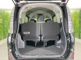普段のお買い物や通勤、送迎等に十分な荷室スペースを確保しております。セカンドシートを倒すと、大きな荷物の積載も可能です♪