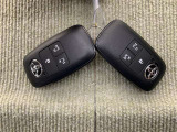手荷物が多いときでも、スマートキーをバッグやポケットに携帯していれば、キーを取り出すことなくドアの解錠・施錠ができます