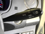 【オートライト】周りの明るさに応じて自動でヘッドライトの点灯・消灯ができる機能です!ライトの付け忘れ・消し忘れなどが無くなり、雨の日や夕方の走行も安心!トンネル通過時も便利ですね♪