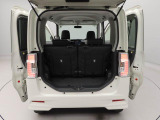 後ろのドアが大きく開くので、荷物が出し入れしやすく積み込みやすいです。大きめの荷物でも大丈夫♪