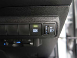 オートマチックハイビームとは、先行車や対向車のライトを認識し、ハイビームとロービームを自動で切り替える機能です。夜道の視界を確保します。