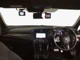 【前方視界】開放的な前方視界!運転がしやすく疲れにくいです♪窓が大きく、見通しがとっても良いおクルマですよ♪