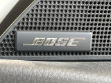【BOSEサウンドシステム】メーカーオプションの高品位サウンドシステムを搭載。専用のチューニングが施された大小様々なスピーカーから良質なサウンドが奏でられ、臨場感あふれる音響空間を演出します。