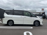 リヤスライド仕様となっていますので開け閉めの際、隣の車にドアをぶつける心配がございません☆