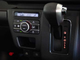 車内を快適に、オートエアコンを装備しています。