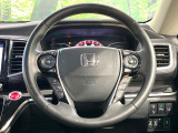 インテリアに合わせたデザインのステアリングは、運転される方のことも考え、運転しやすい形状、大きさです。是非一度、実際に触ってお確かめください。