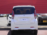 さらに、インテリジェント エマージェンシーブレーキ、踏み間違い防止アシスト、VDC、LDW(車線逸脱警報)、標識検知機能、先行車発信のお知らせ、ハイビームアシストなど標識安全装置が充実しています。