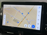【10.5インチナビ】高級感とインパクトのある大画面ナビを装備。各種オーディオ操作はもちろん、スマホ連携もできる利便性の高いナビです♪