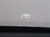 カラーヘッドアップディスプレイ付き。少ない視線移動で情報を確認できるので、運転の疲労軽減に繋がりますよ♪