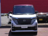 LEDヘッド&LEDフォグランプ搭載!明るくクリアな視界を確保して、安全運転を支援します。本革巻ステアリング、両側オートスライドドア、15インチアルミ、前後ドラレコ、シートヒーターなど豪華装備満載!