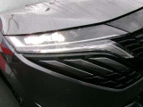 アダプティブLEDヘッドライト。夜間ドライブ安心。ハイビームアシスト。ヘッドランプのハイビームとロービームを自動切り替え。常に良好な前方視界の維持をサポート。