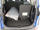 3列目シートは2列目下に折りたたみ可能です。キャンプ用品など大きな荷物もばっちり収納可能です!
