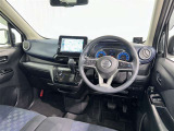 運転席まわりです。 各操作スイッチは使いやすい位置に配置されてます。