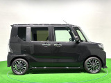 ドアは約90度に開くので荷物も積み込みやすく、乗り降りもしやすい♪ ロングドライブも快適に過ごせる工夫がいっぱいです♪♪
