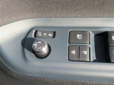 駐車時や狭い道でのすれ違い時に気を使うミラー。電動格納式ドアミラーはそんな時に便利です。