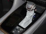 電動パーキングブレーキ・ブレーキホールドを装備してます。ホールド機能は信号待ちが多い一般道で疲労軽減になり、大好評です!
