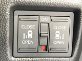 【両側パワースライドドア】スマートキーや運転席のスイッチで後席両側スライドドアの開閉が可能♪電動だから力を入れてドアを開ける必要が無く、小さなお子様でも簡単に開け閉めでき快適です♪