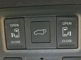 【両側スライドドア】駐車場で隣の車との間隔が狭く乗りにくい時、スライドドアなら安心!ドアオープン時も幅を取らず、開口部が広いので乗り降りがとっても簡単です。大きな荷物の出し入れも後席から可能♪