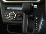 車内を快適に、オートエアコンを装備しています。