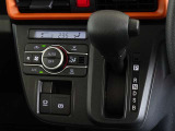 電動パーキングブレーキ・ブレーキホールドを装備してます。ホールド機能は信号待ちが多い一般道で疲労軽減になり、大好評です!