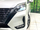 【LEDヘッドライト】悪天候や夜間走行時も良好な視界を確保し安心して運転できる高輝度LEDヘッドライトを装備!点灯速度が早く、消費電力も抑えられています。