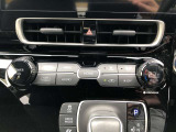 操作しやすいオートエアコン。車内をいつも快適に保つ事が出来ます。
