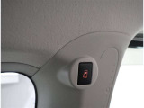 片側電動スライドドアのスイッチ付です。車内からもスイッチひとつで楽にドアの開閉が可能です。電動なので開閉時に力を使う必要がなく、半ドアになることもありません!