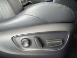 パワーシート搭載。微妙な調整が手軽にでき、ピッタリのポジションで運転することが可能です。