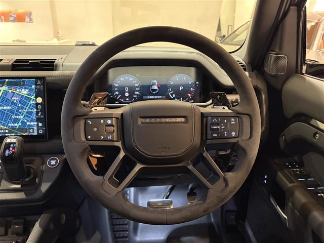 ランドローバー ディフェンダー 110 V8 5.0L P525 4WD 4WD 本革シート