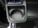 カップホルダーは運転席や助手席からちょうど手の届く位置です!!