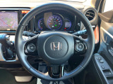 【純正革巻きステアリング】上質な革を使用することで、手にしっかり馴染みとても運転しやすいハンドルです♪