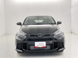 GRヤリスは、トヨタのモータースポーツ部門「TOYOTA GAZOO Racing(TGR)」によって開発されたスポーツカーです。
