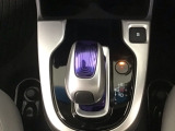 オートマチックシフトレバーは、手になじみ操作しやすい形状で安全運転にもつながります♪
