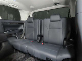 便利な5:5分割可倒式シートです。収納と乗車人数のバランスに優れています♪荷物の大きさに応じたラゲージスペースをフレキシブルに作り出せるので、シーンに応じた使い方ができます♪