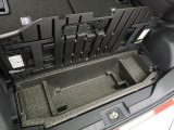 フレキシブルボードが標準装備なので荷室床の高さや形を変えることで、積む荷物に応じて使い分けできるアレンジ性が高い機能です。