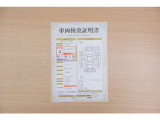 【車輌検査証明書】店頭にてクルマの状態が一目で分かる検査証明書を公開中。トヨタ認定検査員が厳しく査定し、状態を点数と図解で表示しています。修復歴はもちろん、傷やヘコミの箇所や程度がご確認いただけます。