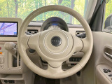 インテリアに合わせたデザインのステアリングは、運転される方のことも考え、運転しやすい形状、大きさです。是非一度、実際に触ってお確かめください。