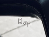 【ブラインドスポットワーニング】走行中、ドアミラーの死角になりやすい箇所に後続車が接近するとサイドミラー付近に警告を表示、ドライバーに注意喚起をしてくれます。