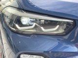 ●LEDヘッドライト:夜間走行時も良好な視界を確保し安心して運転できる高輝度LEDヘッドライトを装備!点灯速度が早く、消費電力も抑えられています。