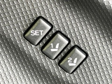 【メモリー機能付きパワーシート】ドライバーごとに設定したシート位置を記憶して、ボタン一つで切り替えできる便利な機能!運転する方が複数名いらっしゃるご家庭におすすめです♪