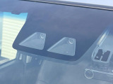 【スマートアシスト】走行中に前方の車両等を認識し、衝突しそうな時は警報とブレーキで衝突回避と被害軽減をアシスト。より安全にドライブをお楽しみいただけます。