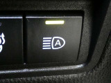 【オートマチックハイビームヘッドライト】ハイビーム走行時に対向車や前走車をカメラで認識して自動的にロービームにする機能が装備されています。※道路環境などによっては作動しない場合があります。