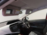 運転席、助手席にバニティミラーついております。