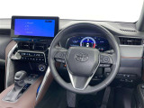 運転席まわりです。 各操作スイッチは使いやすい位置に配置されてます。