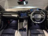 スッキリとまとめられた運転席周りで、運転を楽しくさせる内装です。まさにcockpitです!